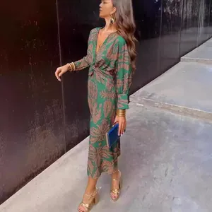 Elegante groene maxi-jurk met V-hals en bloemenprint voor dames