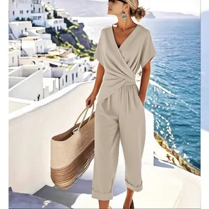 Élégant ensemble combinaison beige à manches courtes avec col en V et taille irrégulière