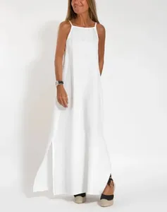 Vue détaillée de la robe maxi blanche en coton et lin avec fente