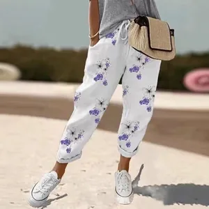 Weiße Damen-Freizeithose aus Baumwollleinen mit lila Blumen- und Schmetterlingsdruck