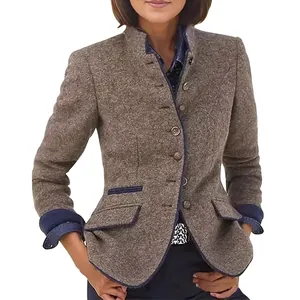 Casual bruine tweed jas voor dames met blauwe contrastbies en opstaande kraag design
