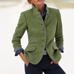 Elegante groene tweed jas voor dames met knoopjes en contrasterende biezen.