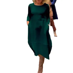 Elegantes dunkelgrünes Langarm-Midikleid mit Rundhalsausschnitt und praktischen Seitentaschen