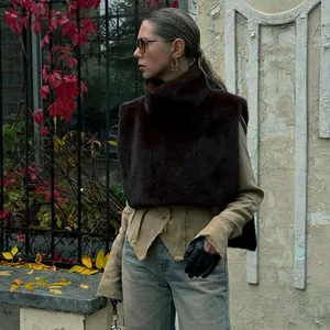 Elegante chaleco de piel sintética marrón oscuro con cuello alto para moda otoñal
