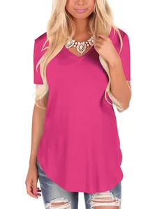 Damen T-Shirt mit V-Ausschnitt in hellem Pink und einer bequemen lockeren Passform