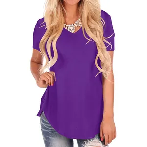 Detailansicht des lila Damen T-Shirts mit V-Ausschnitt, lockerem Schnitt und Saum
