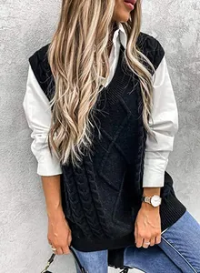Vue détaillée du débardeur en maille torsadée noire pour femme avec col en V élégant