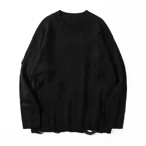 Maglione in maglia nero oversize con design strappato e girocollo dallo stile moderno