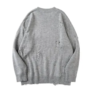 Maglione grigio in maglia oversize con dettagli strappati per uomo e donna