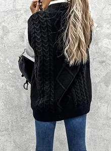 Vue de dos d'un débardeur en tricot torsadé noir pour femme avec une coupe ample.