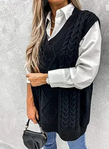 Vue détaillée du gilet sans manches en maille torsadée noire oversize pour femmes