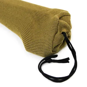 Detailansicht einer 15-Zoll-Gewehrsocke in Khaki mit schwarzem Kordelzug-Verschluss