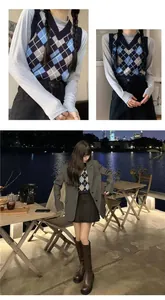 Dettaglio del gilet in maglia a rombi con scollo a V in un outfit casual alla moda