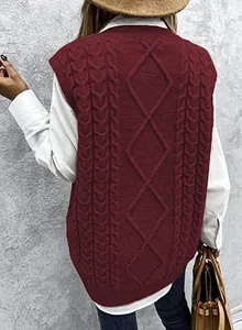 Vue arrière d'un débardeur en tricot torsadé bordeaux sans manches à motifs