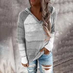 Stylischer Damen Strickpullover mit Kapuze, V-Ausschnitt und modischem Streifendesign