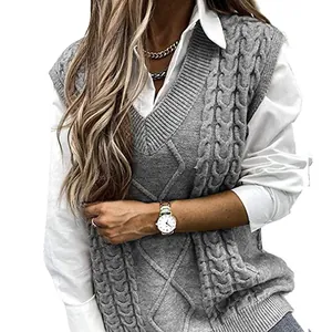 Gilet in maglia a trecce con scollo a V oversize da donna in grigio per l'autunno