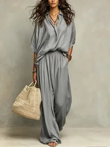 Damen Freizeit-Set aus grauem Baumwollleinen mit lockerem Hemd und weiter Hose