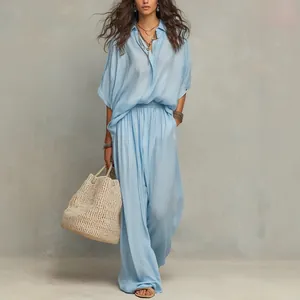 Elegantes hellblaues Leinenhemd und weite Hose im Set für Damen im Freizeit-Look