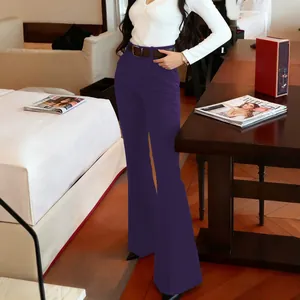 Pantalon évasé violet foncé à taille haute au tombé fluide pour un style élégant
