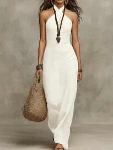 Elegantes weißes ärmelloses Maxikleid mit Neckholder und schmaler Passform Design