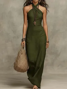 Elegantes olivgrünes Neckholder-Maxikleid in schmaler Passform für Resort-Style