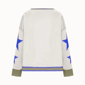 Vue arrière du sweat-shirt fin pour femmes avec motifs d'étoiles bleues et ourlet