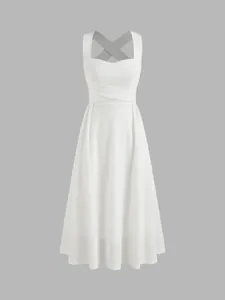 Robe mi-longue blanche élégante à col carré français avec bretelles croisées dans le dos