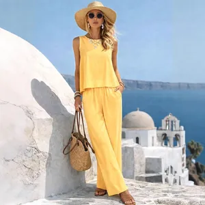 Ensemble deux pièces jaune en coton et lin pour femme avec haut sans manches et pantalon
