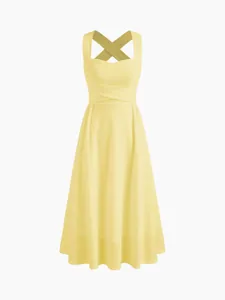 Détail d'une élégante robe midi jaune de style français avec col carré et jupe évasée