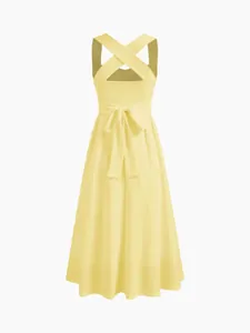 Vue arrière d'une robe midi jaune de style français avec bretelles croisées et nœud
