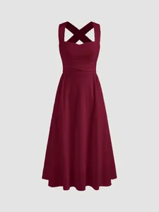 Élégante robe midi française évasée bordeaux avec bretelles croisées