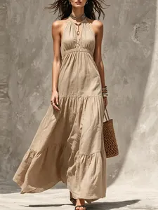 Abito lungo boho beige con scollo a V e gonna a balze per le vacanze estive al mare