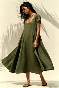 Dettaglio abito lungo in cotone e lino verde oliva con scollo a U e linea ad A