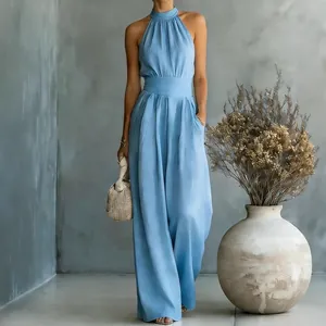 Mono halter elegante azul claro sin mangas con pernera ancha y cintura ajustada