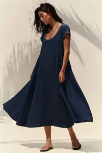 Elegante abito lungo in cotone e lino blu scuro con scollo a U e maniche