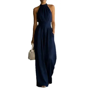 Elegante mono azul marino sin mangas con cuello halter, pernera ancha y cintura alta