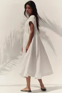 Abito lungo in cotone e lino bianco con silhouette a trapezio e profilo elegante