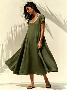 Abito lungo in cotone e lino verde oliva con scollo a U e silhouette ampia ad A