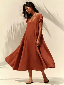 Abito lungo boho in cotone e lino terracotta con scollo a U e maniche corte estivo