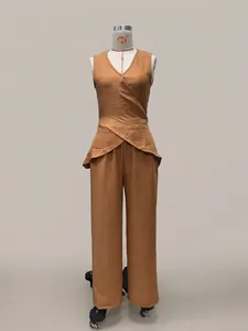 Conjunto de dos piezas terracota con top cruzado sin mangas y pantalones