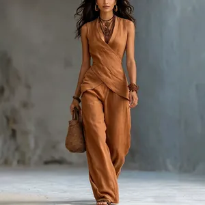 Elegante conjunto de top cruzado con cuello en V y pantalones anchos de lino terracota
