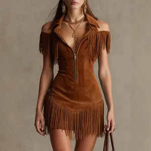 Robe courte marron style western en daim à franges avec épaules dénudées et zip