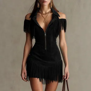 Robe courte Y2K vintage en daim noir à épaules dénudées avec détails de franges western