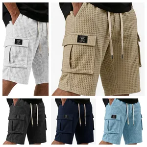 Professionelle Collage von Cargo-Shorts aus Waffelstrick für Herren in fünf Farben