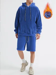 Détail de l'ensemble sweat à capuche et short en polaire corail bleu pour hommes