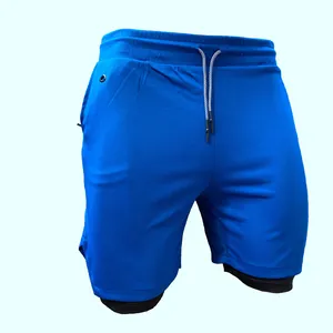 Vue détaillée du short de course 2-en-1 bleu pour homme avec texture en maille respirante