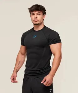 Camiseta fitness de compresión Gymshark para hombre con malla transpirable negra.