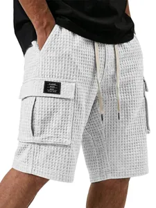 Detailansicht der Herren-Cargo-Shorts aus Waffelstrick mit Seitentasche und Kordelzug