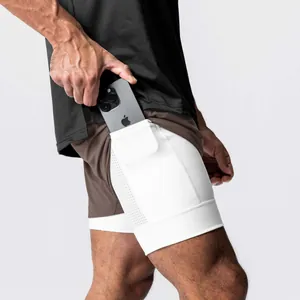Detailansicht der 2-in-1-Sporthose für Herren mit funktionaler Innentasche