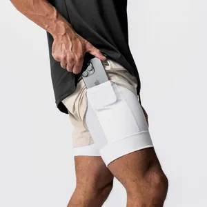 Detailansicht der Kompressions-Innentasche bei Herren-Doppellagen-Sportshorts, schnelltrocknend
